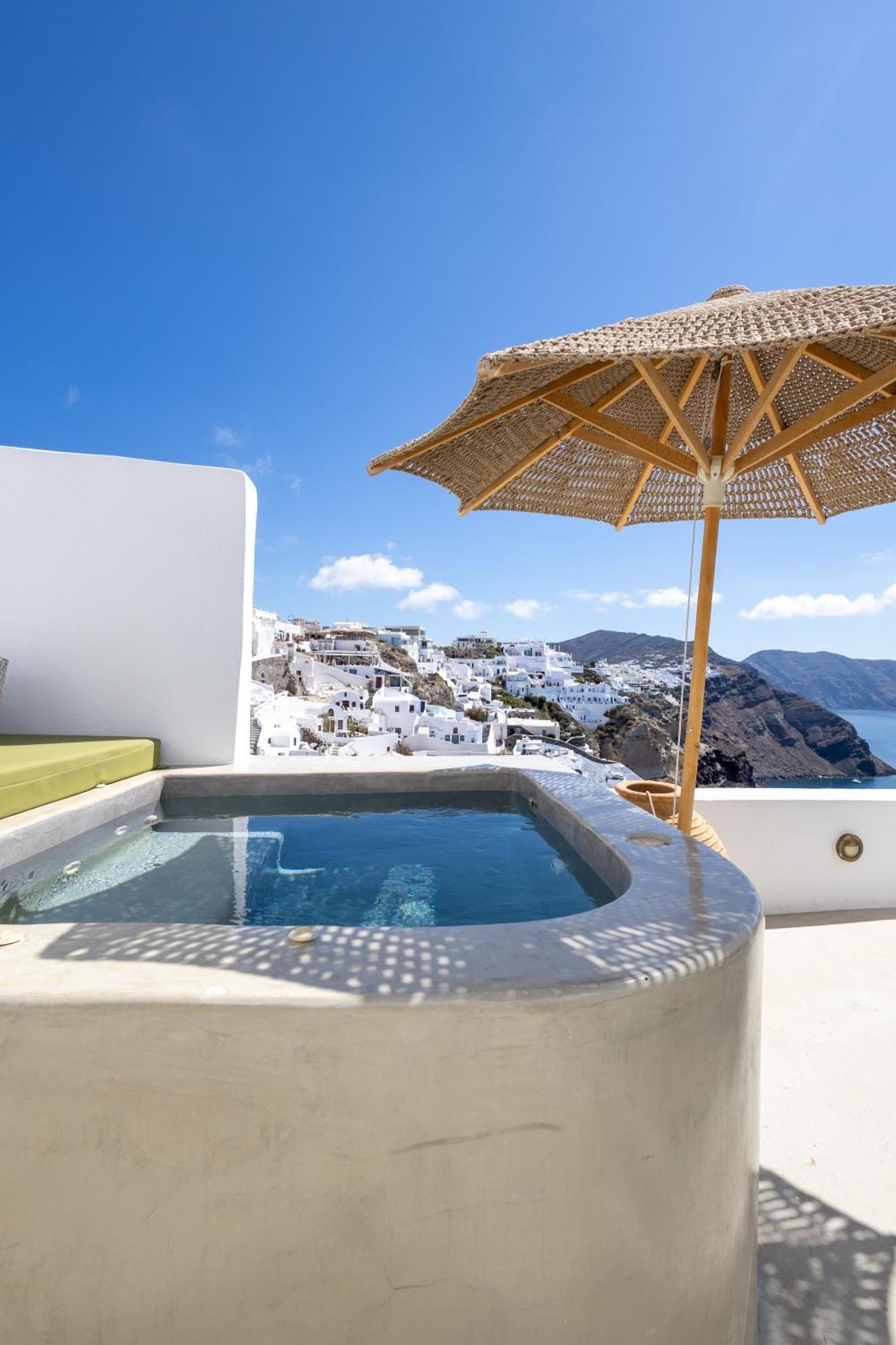 Rhenia'S Suites Oia  Bagian luar foto